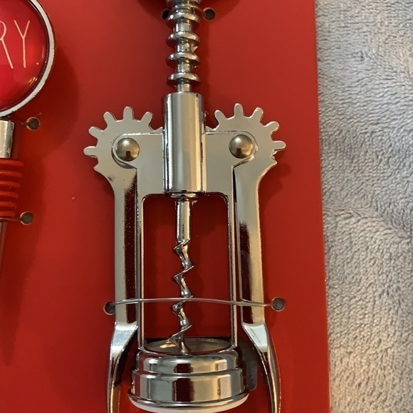 𝅺rae Dunn Red Holiday Corkscrew Set - NWT - Picture 4 of 6
